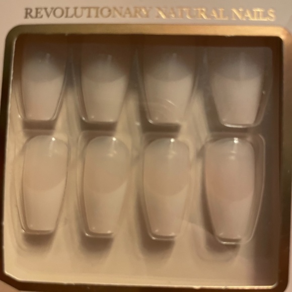 Press On Fingernail Lot of 4. (No glue) - Picture 8 of 9